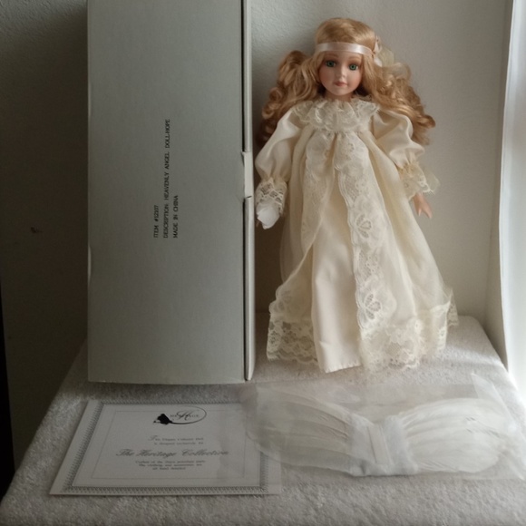 Heavenly Angel Hope Porcelain Doll by The Heritage Collection Christmas - Picture 5 of 17